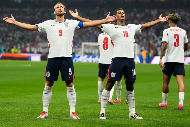 Inglaterra supera a México en un dramático duelo y avanza a cuartos de final