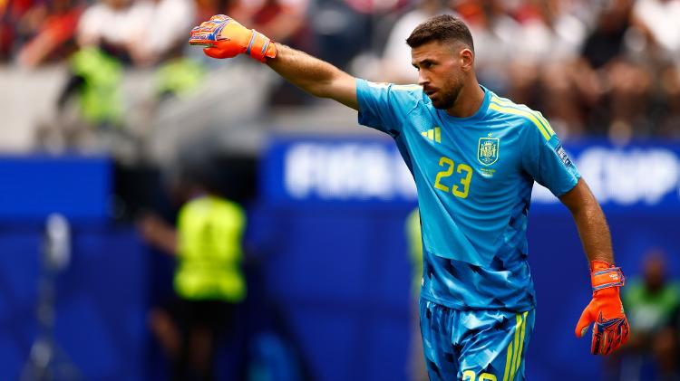 Unai Simón desafia domínio de Courtois em duelo decisivo entre Espanha e Bélgica