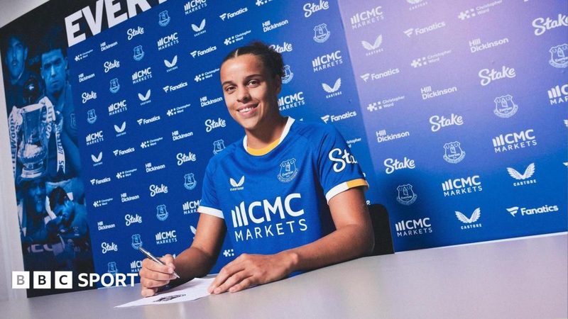 Everton Secures Forward Noemie Mouchon from Leicester City on Free Transfer