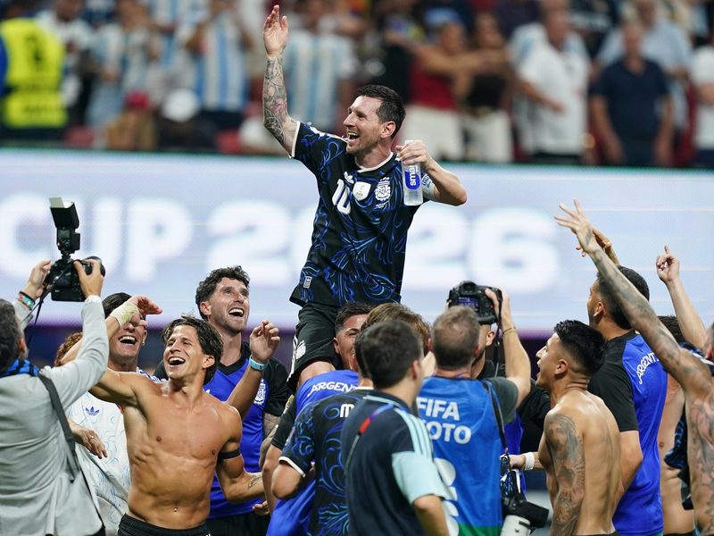 Lionel Messi brilla ante Inglaterra y se acerca a otra final del mundo