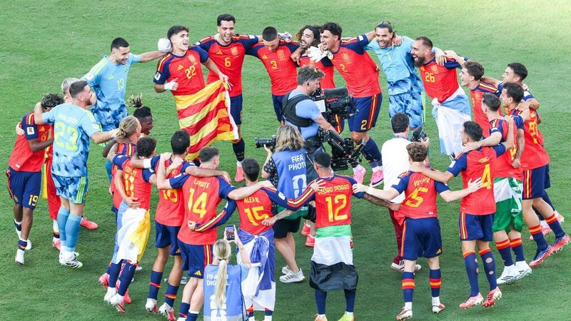Spanien krönt sich mit 1:0 zum Weltmeister und besiegt Argentinien nach Verlängerung