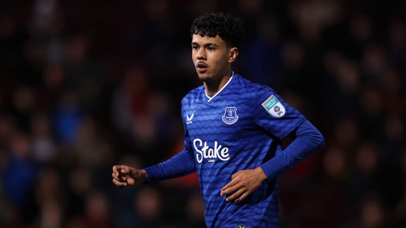 PSV Eindhoven interessiert sich für Everton-Talent Adam Aznou nach nur einem Jahr