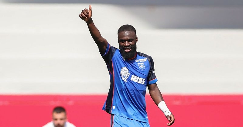 Lassine Sinayoko quitte l'AJ Auxerre pour le Paris FC jusqu'en 2029