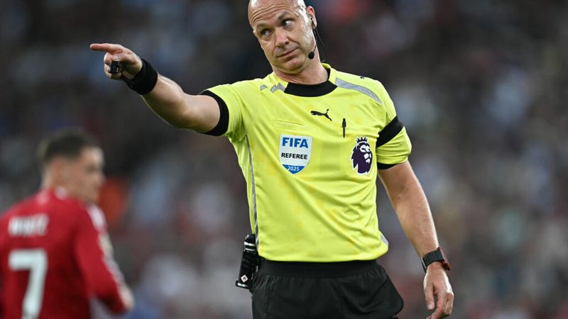 Anthony Taylor encerra carreira de árbitro após mais de 20 anos de atuações
