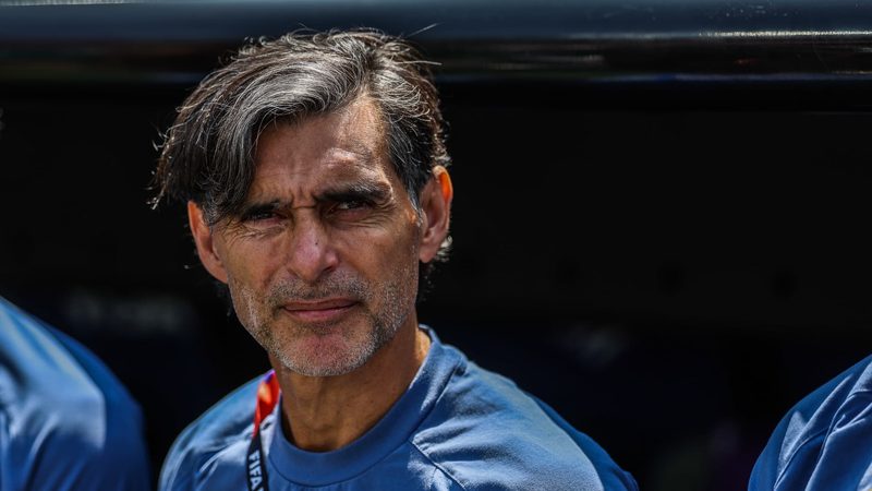 L'adjoint de l'Argentine, Roberto Ayala, s'excuse après avoir heurté Dani Olmo