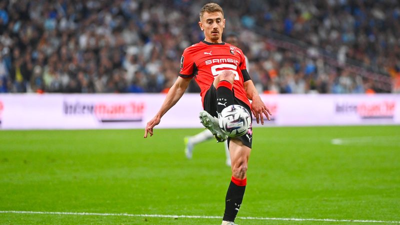 Le Stade Rennais face à un coup dur : Valentin Rongier opéré du nez