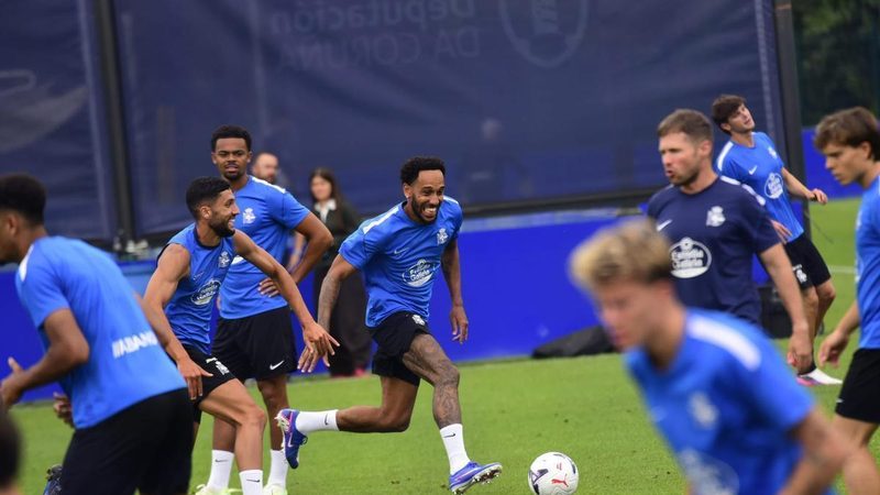 Aubameyang se prepara para su debut con el Deportivo y promete ser un ariete maduro