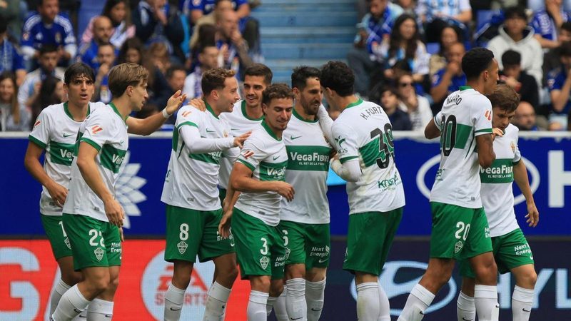 Elche se posiciona entre las mejores camisetas del fútbol español mientras negocia patrocinador