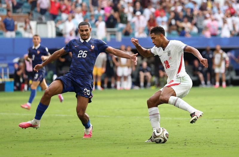 Chelsea fecha contratação de Maxence Lacroix, zagueiro da seleção francesa