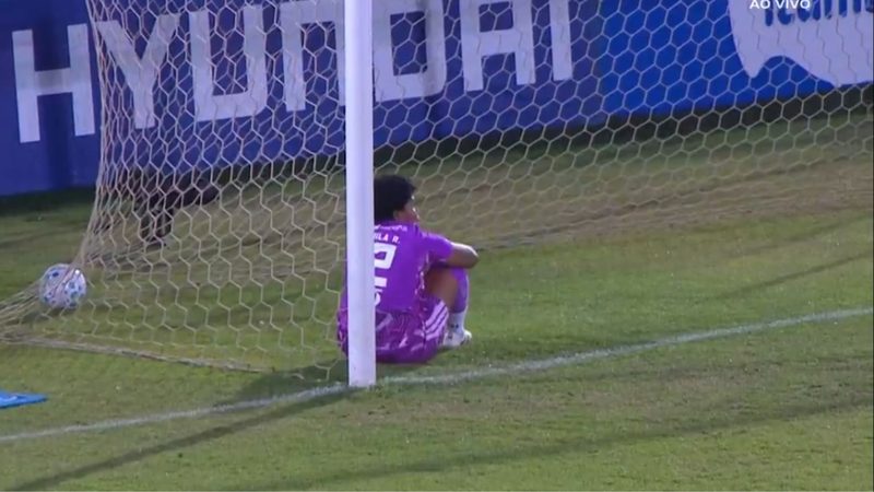 Cruzeiro sofre gol contra inusitado em partida contra o São Paulo no Brasileirão Feminino