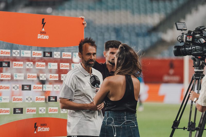 Le Racing : Hugo Oliveira exige plus de ses joueurs après la défaite contre Blackburn