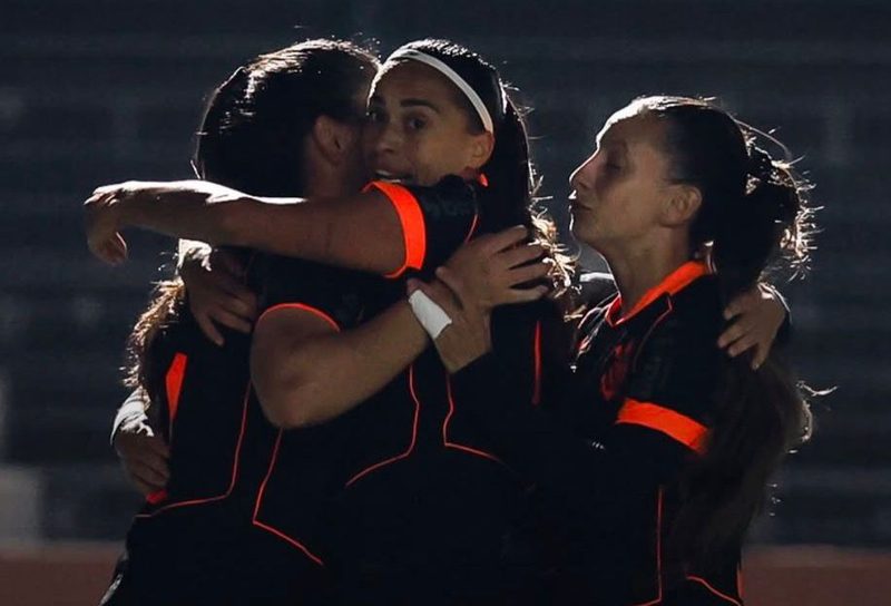 Corinthians e Vitória se enfrentam em duelo decisivo no Brasileirão feminino
