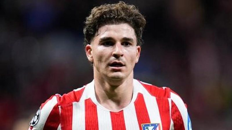 El Arsenal complica el fichaje de Julián Álvarez por el Barça