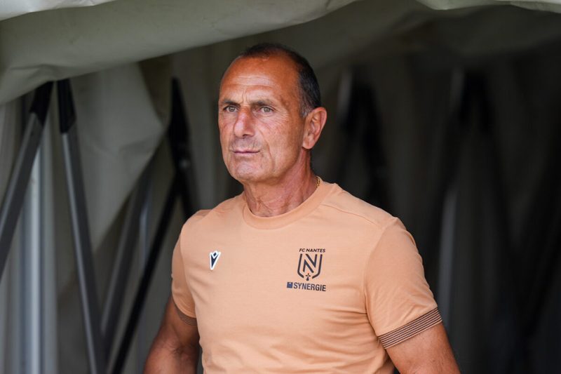 Le FC Nantes s'affirme : Der Zakarian justifie son système à cinq défenseurs