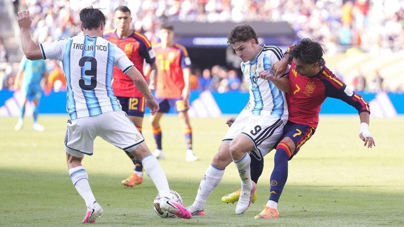 Ferran Torres podría ser clave en el fichaje de Julián Álvarez por el Barça