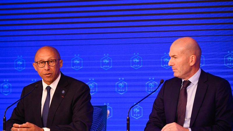 Zinédine Zidane nommé sélectionneur de l'équipe de France : les coulisses de sa nomination
