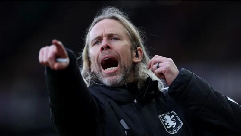 El Chelsea asegura a Austin MacPhee, estratega clave del Aston Villa
