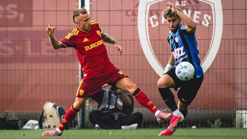 El Deportivo busca reforzar su defensa mientras Angeliño pierde protagonismo en la Roma