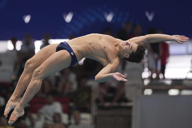 Matteo Santoro punta al podio agli Europei di Parigi: un momento cruciale per il tuffatore