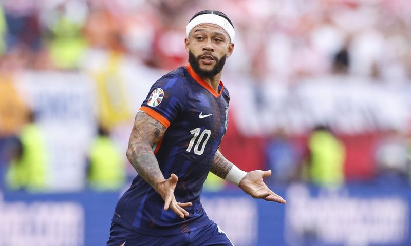 L'OM abandonne Memphis Depay : l'attaquant prolonge avec les Corinthians
