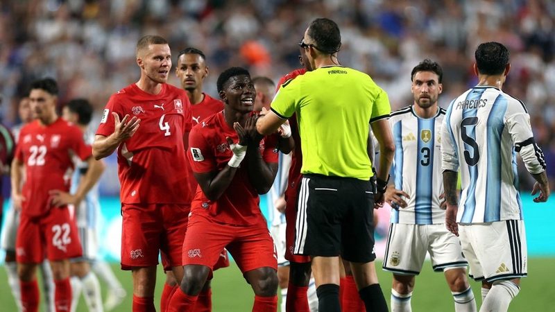 L'exclusion de Breel Embolo lors de la Coupe du Monde contestée par les instances du football