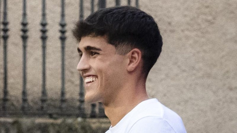 Pau Cubarsí, el Mejor Jugador Joven del Mundial, recibe homenaje en su pueblo