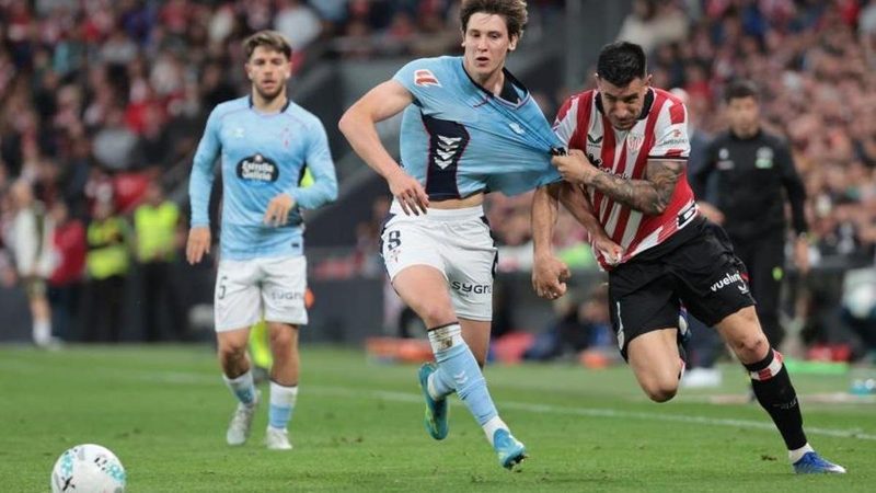Celta enfrenta obstáculos en la cesión de Fer López ante la firmeza de los Wolves
