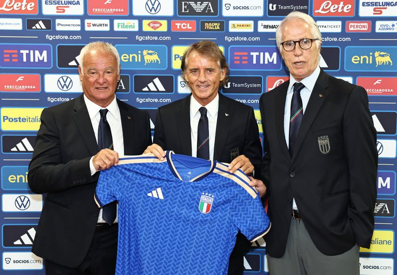 Roberto Mancini assume seleção italiana e Claudio Ranieri assume direção técnica