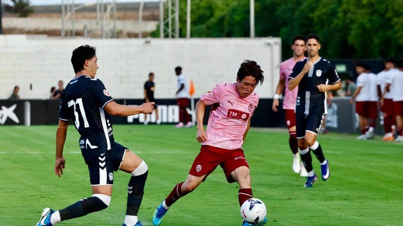 Valencia CF presenta su once titular ante el Stoke City en un amistoso clave