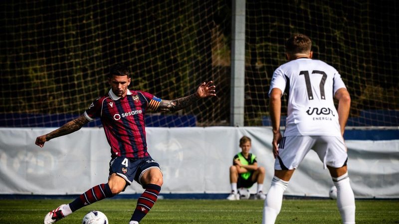 Villarreal CF supera al Levante UD en un amistoso lleno de tácticas para la nueva temporada