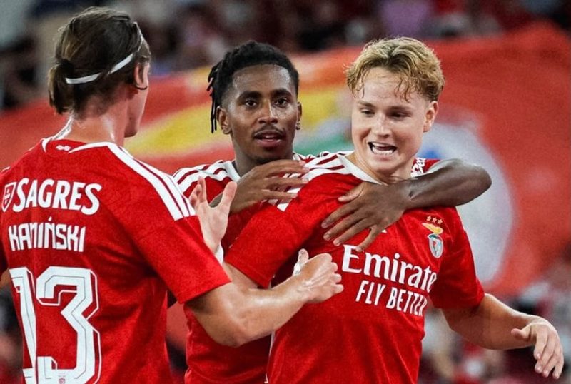 Benfica atropela Hearts e praticamente garante vaga na Liga Europa