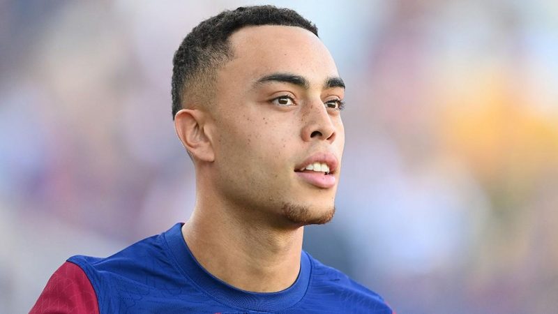 Sergiño Dest sugiere preguntar a De Jong sobre Xavi en Países Bajos