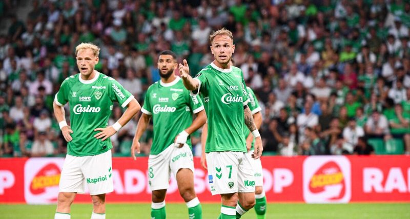 L'AS Saint-Étienne mène à la pause, Nantes égalise, duel intense entre Reims et Dunkerque
