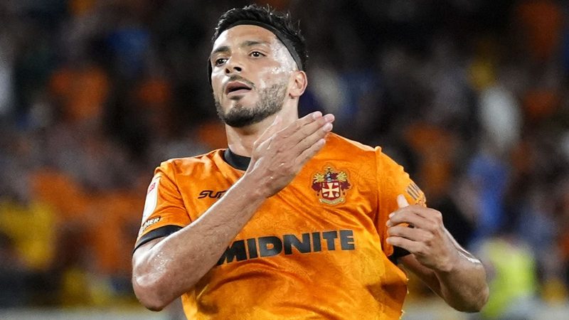 Jimenez's Late Penalty Rescues Draw for Wolves Against Blackburn in Thrilling Encounter