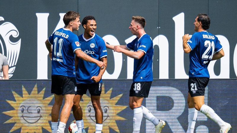 Arminia Bielefeld feiert ersten Saisonsieg durch Grodowski-Dreierpack gegen Cottbus