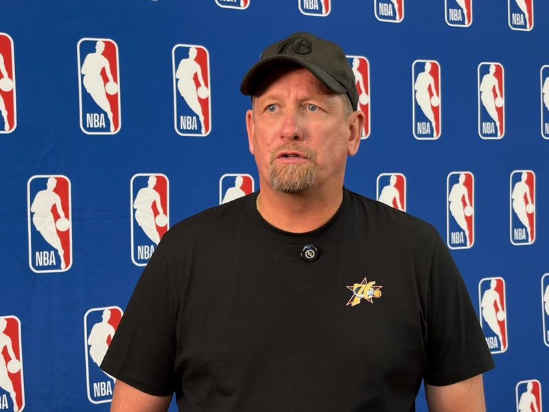 Nick Nurse celebra aniversário com a contratação de LeBron James pelos 76ers