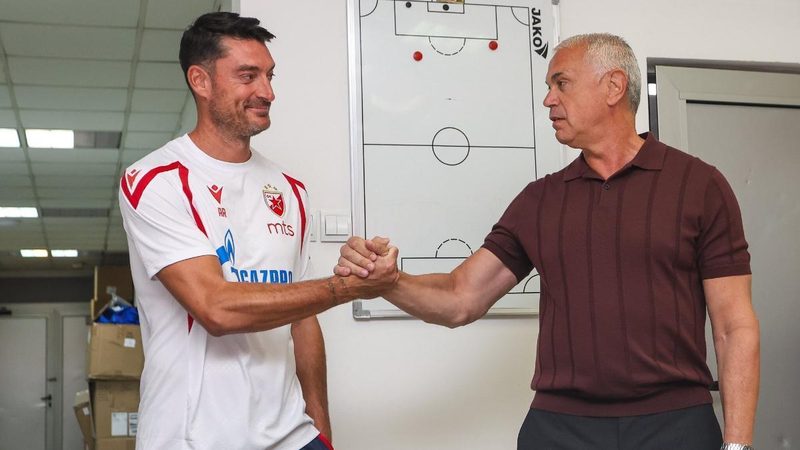 Albert Riera asume el reto del Estrella Roja hasta 2028 tras su paso por el Eintracht