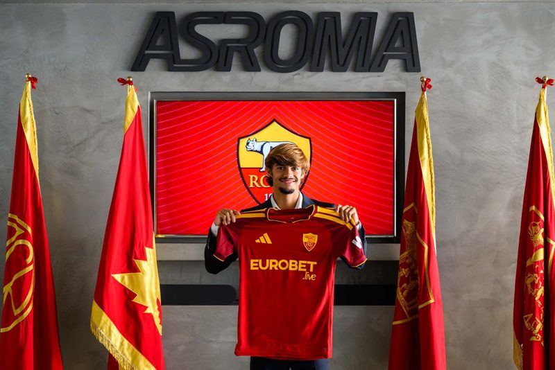 Roma confirma a contratação de Rodrigo Mora, promessa do futebol português