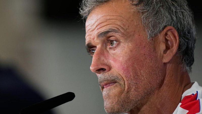 Liverpool busca reforzar su ataque con Barcola y Mbaye, descartes de Luis Enrique