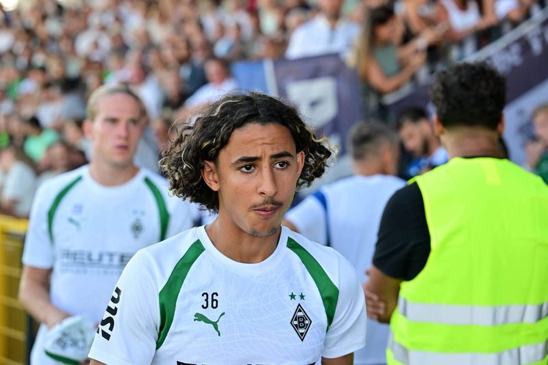 Ein Millionen-Junge und die Unsicherheit des modernen Fußballs