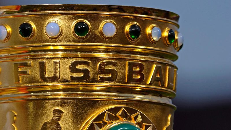 Stuttgart dominiert Rostock im DFB-Pokal und führt zur Halbzeit mit 2:0