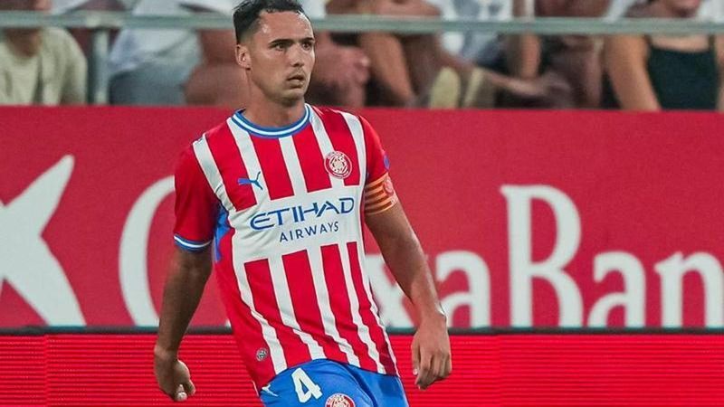 Arnau Martínez, capitán del Girona FC, reafirma su compromiso en medio del 'culebrón'