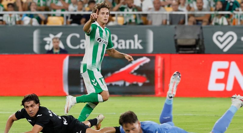 Riquelme brilha e garante vitória do Betis sobre a Real Sociedad na Liga Espanhola
