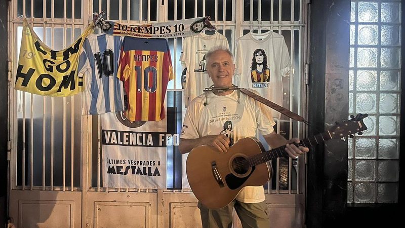 Arnau Martínez, clave en el Girona mientras su futuro se define con el Valencia