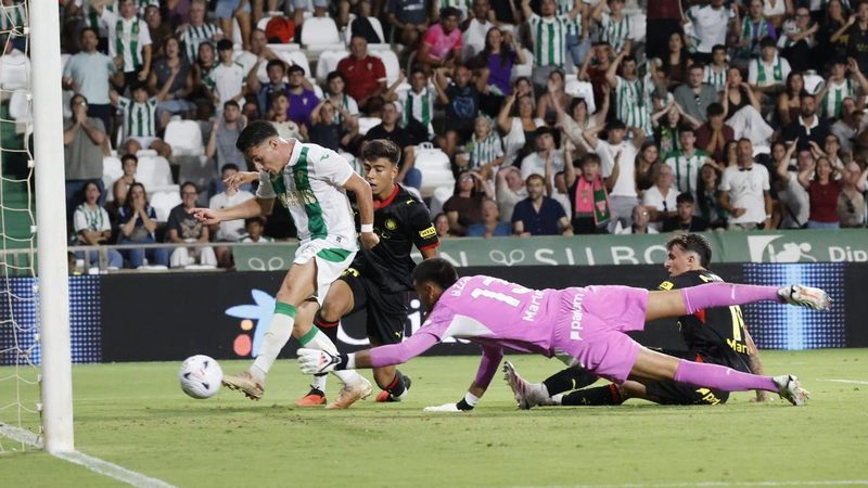 El Córdoba CF inicia su andadura en casa con una victoria contundente sobre el Girona