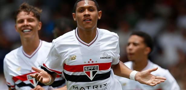 Ajax faz proposta de empréstimo ao São Paulo por atacante Tetê