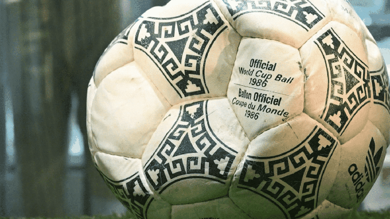 Le ballon de "la main de Dieu" de Diego Maradona estimé à 8,5 millions d'euros