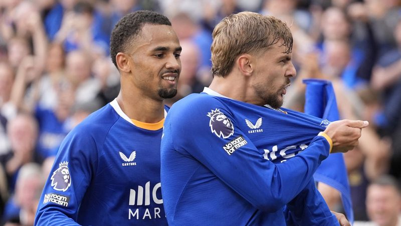 Everton Secures 2-0 Victory Over Crystal Palace in Premier League Opener