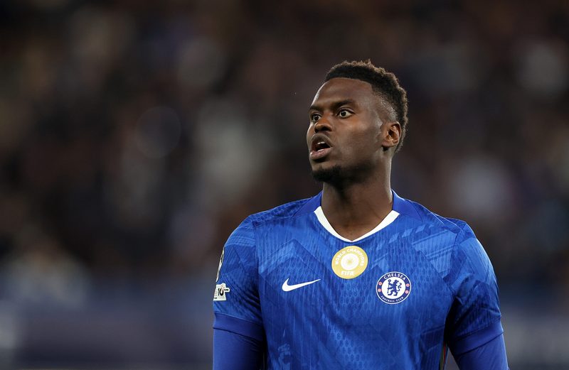 Il Napoli accoglie Benoit Badiashile: ufficializzato il trasferimento dal Chelsea
