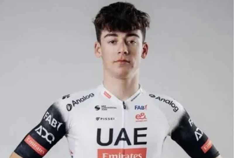 Davide Stella trionfa in volata al Tour de l’Avenir 2026, secondo Thomas Capra
